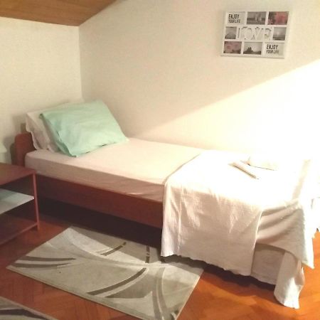 Apartmani Ruzmarin - Seget Donji, トロギール エクステリア 写真