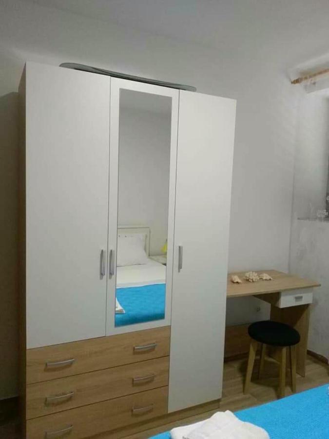 Apartmani Ruzmarin - Seget Donji, トロギール エクステリア 写真