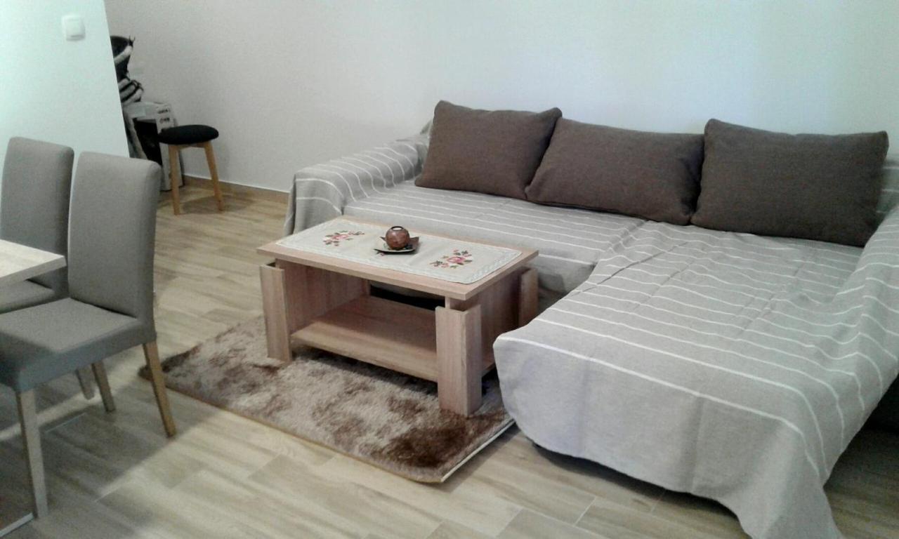 Apartmani Ruzmarin - Seget Donji, トロギール エクステリア 写真