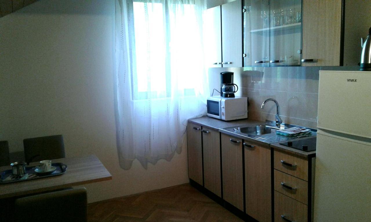 Apartmani Ruzmarin - Seget Donji, トロギール エクステリア 写真