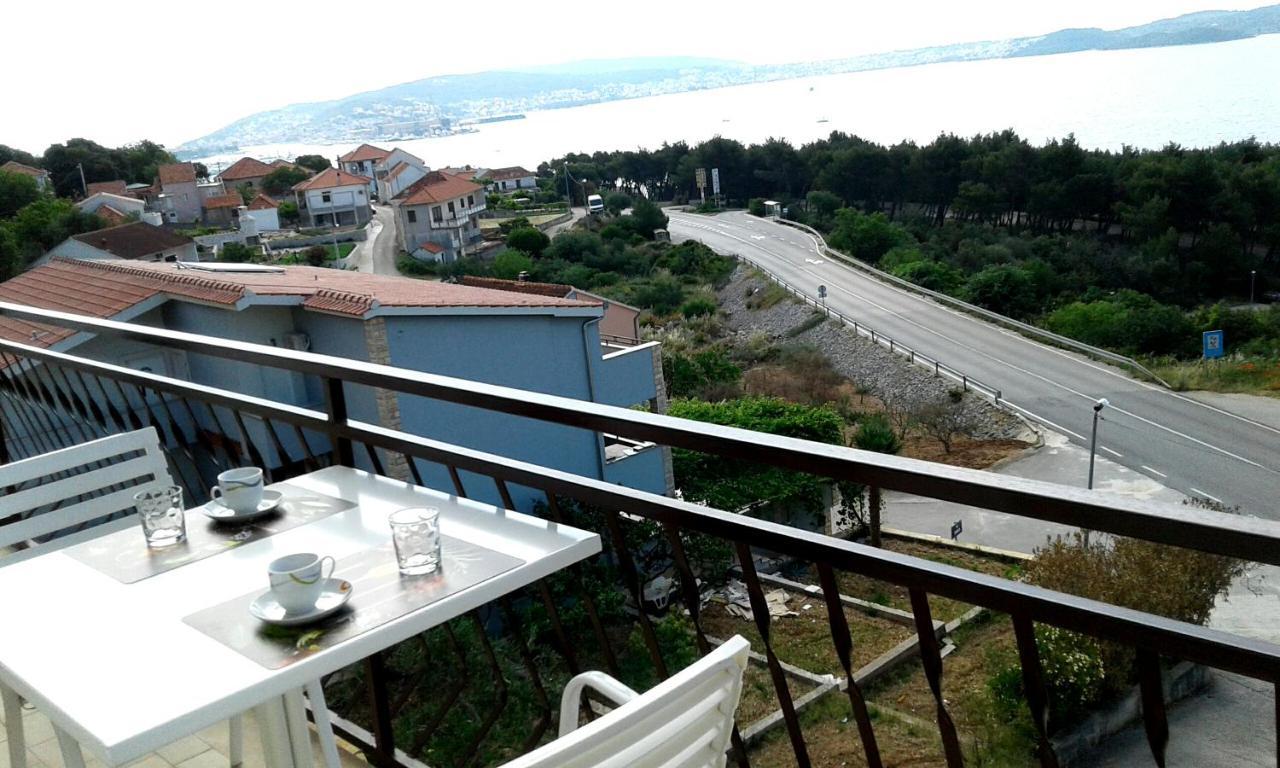 Apartmani Ruzmarin - Seget Donji, トロギール エクステリア 写真