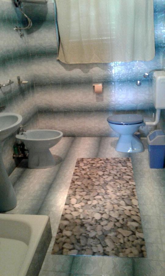 Apartmani Ruzmarin - Seget Donji, トロギール エクステリア 写真
