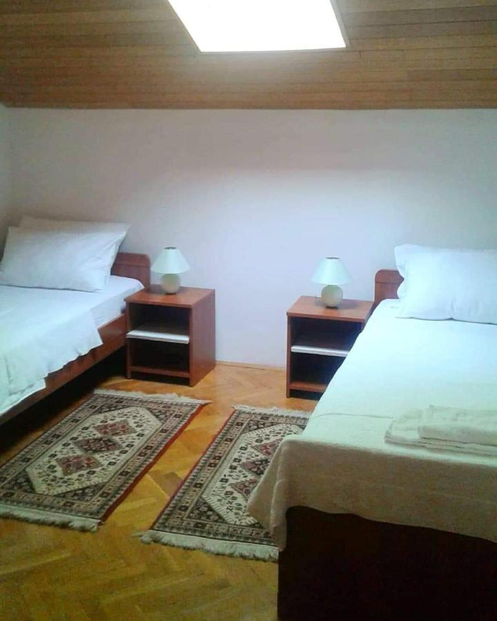 Apartmani Ruzmarin - Seget Donji, トロギール エクステリア 写真