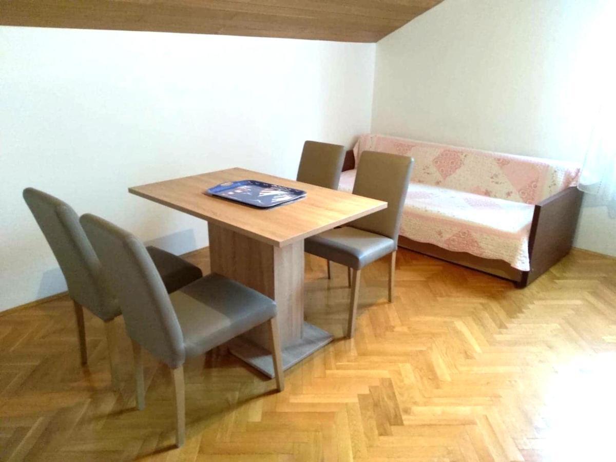 Apartmani Ruzmarin - Seget Donji, トロギール エクステリア 写真