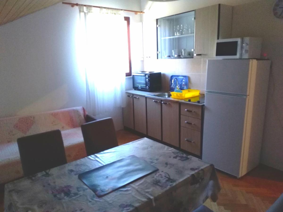 Apartmani Ruzmarin - Seget Donji, トロギール エクステリア 写真