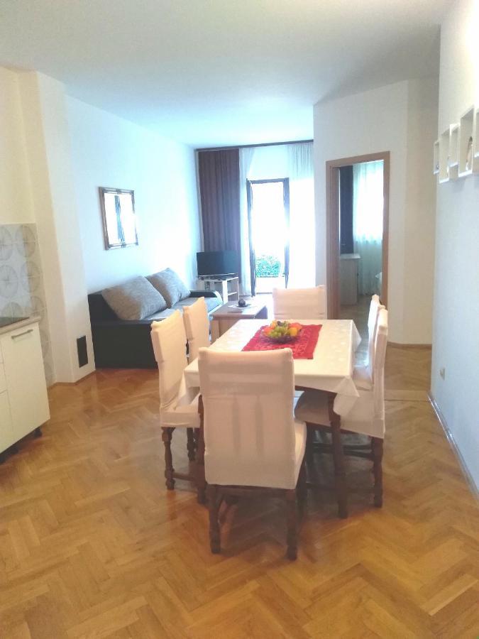 Apartmani Ruzmarin - Seget Donji, トロギール エクステリア 写真