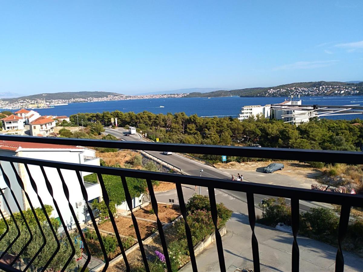 Apartmani Ruzmarin - Seget Donji, トロギール エクステリア 写真