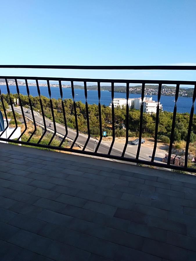 Apartmani Ruzmarin - Seget Donji, トロギール エクステリア 写真